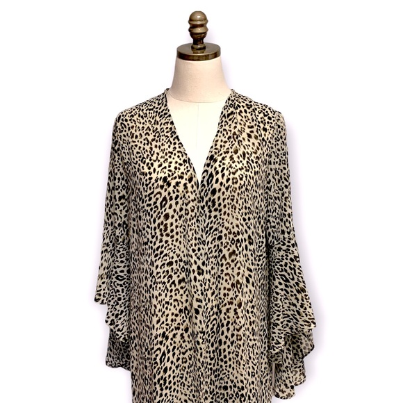 🎉HP🎉 Umgee Animal Print Chiffon Bell Sleeve Long Kimono Open Front Side Slit - Picture 5 of 15